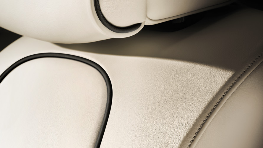 Fine-grain Merino leather Platinum. Fine-grain Merino leather Platinum.